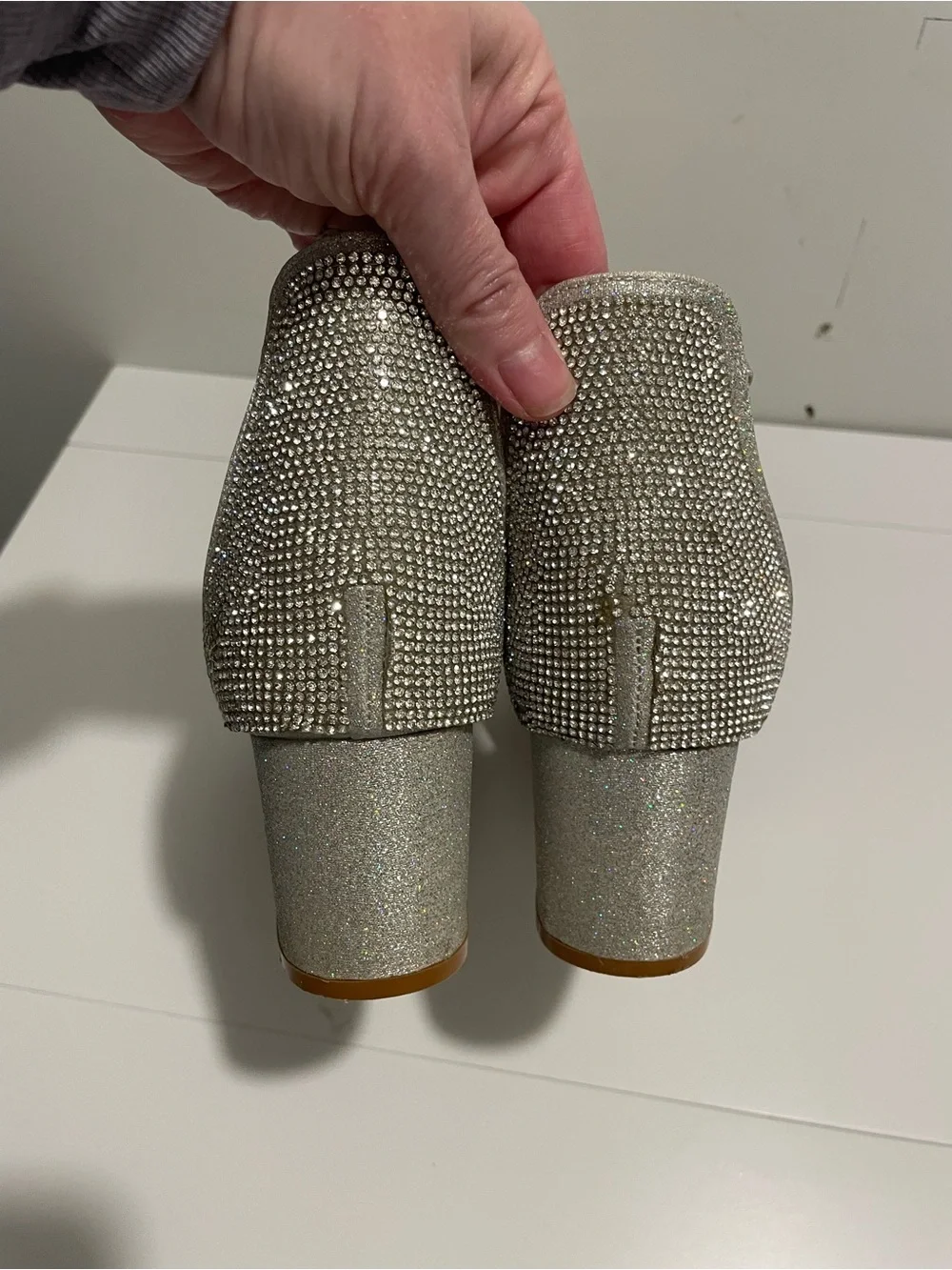 Forever Brand Women's size 10 Silver Low Heel Sandals Rhinestone Sparkle Glitter